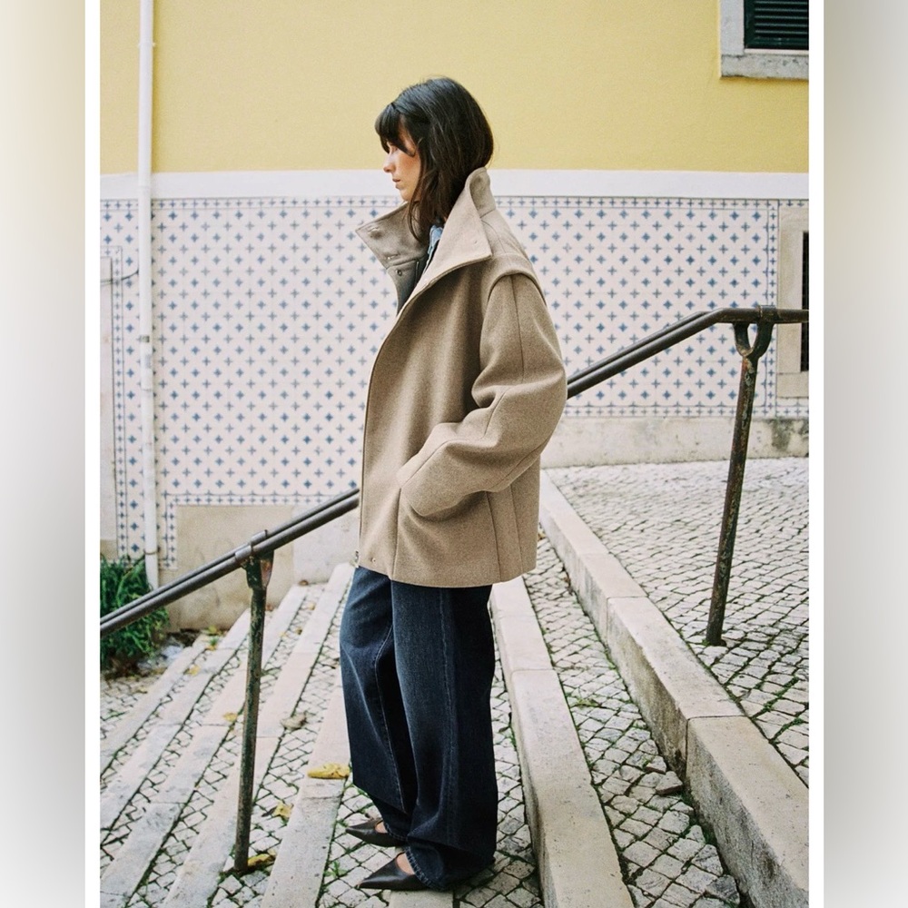 Beautiful stylish Zara Short Wool Coat with High Neck - Picture 2 of 6